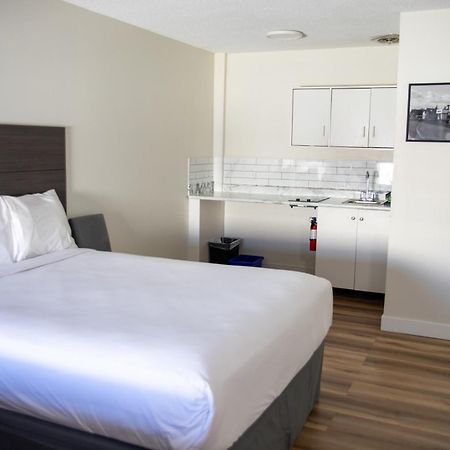 Ramada By Wyndham Dawson Creek Exterior foto