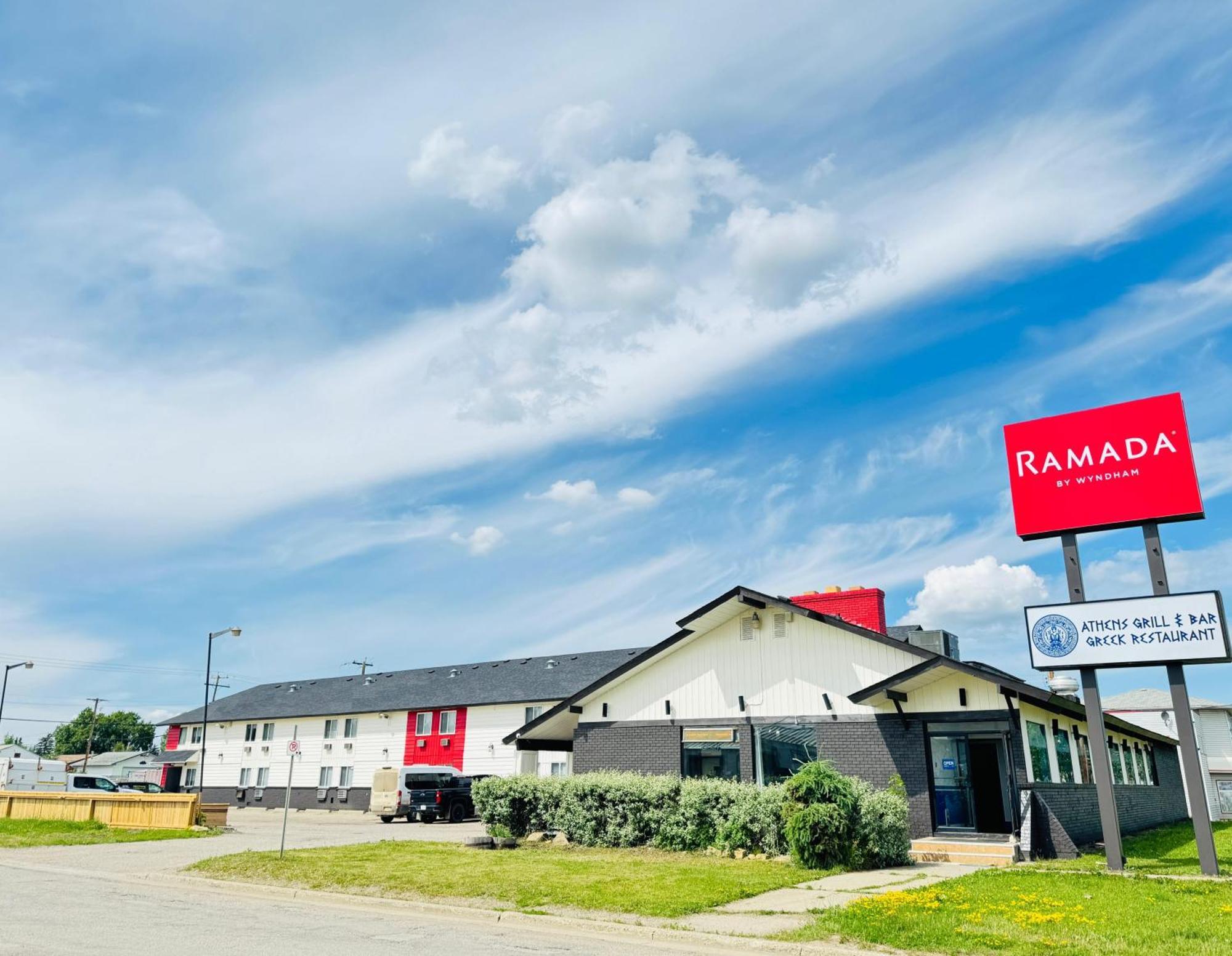 Ramada By Wyndham Dawson Creek Exterior foto