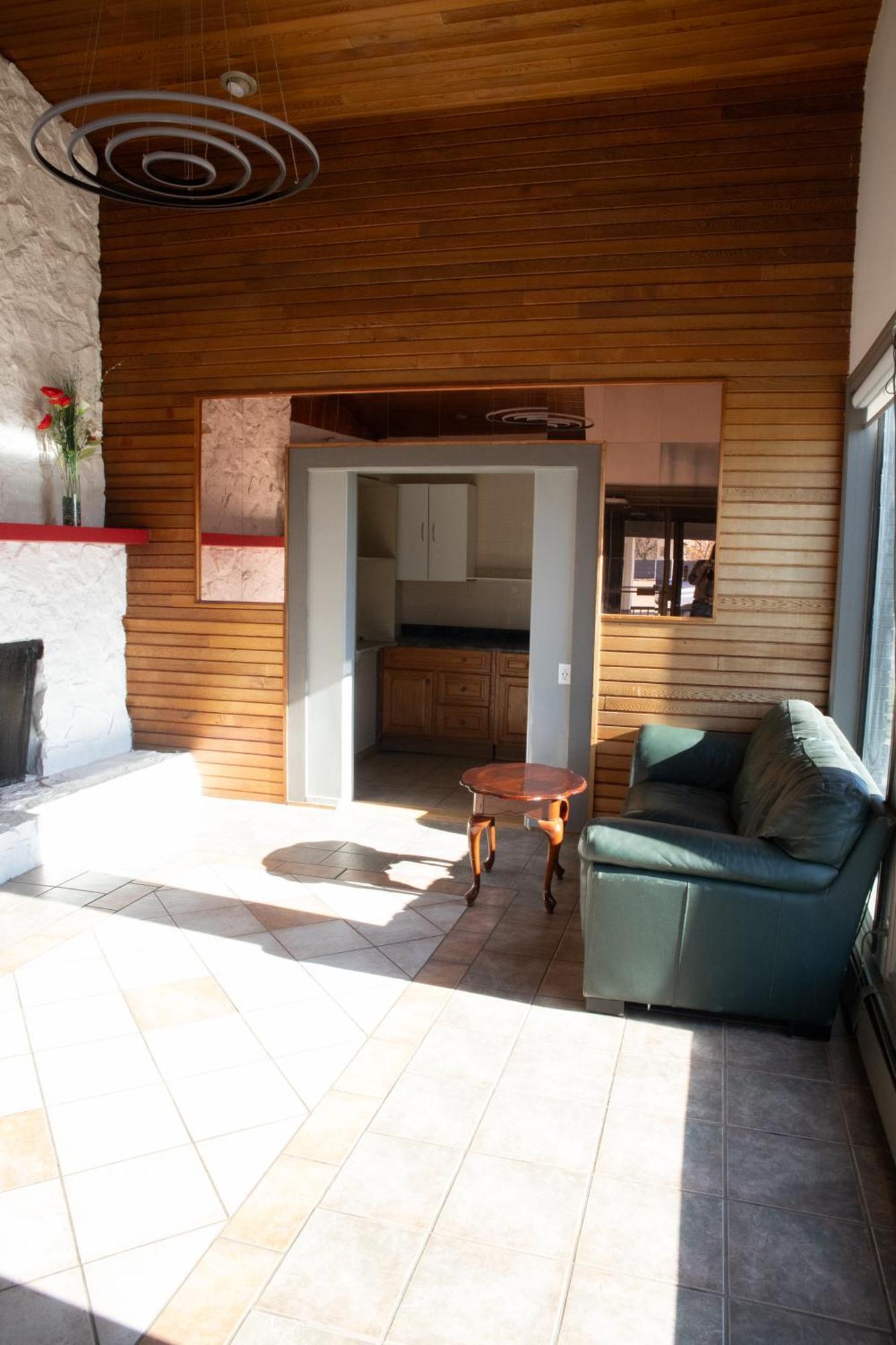 Ramada By Wyndham Dawson Creek Exterior foto