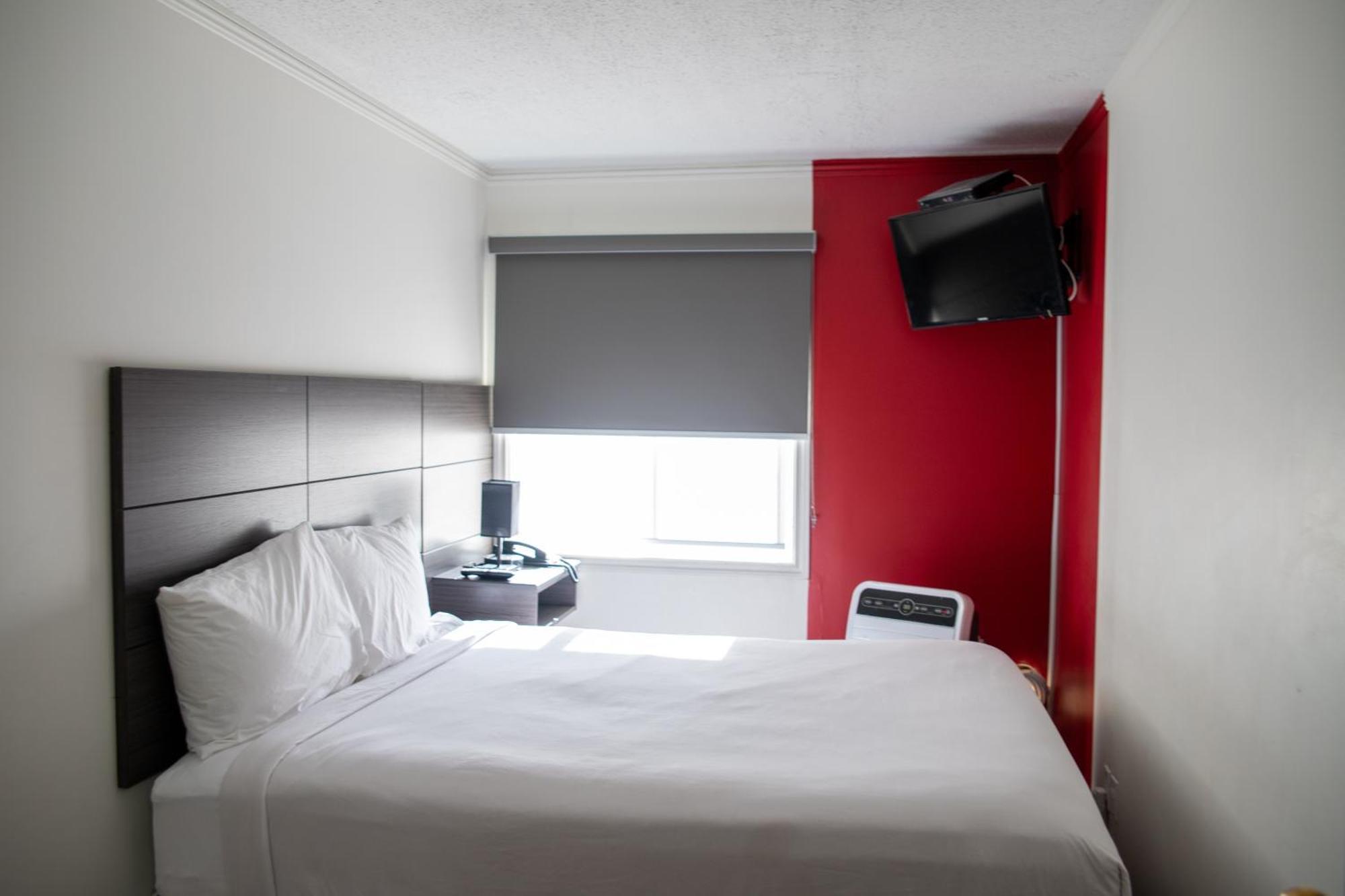Ramada By Wyndham Dawson Creek Exterior foto