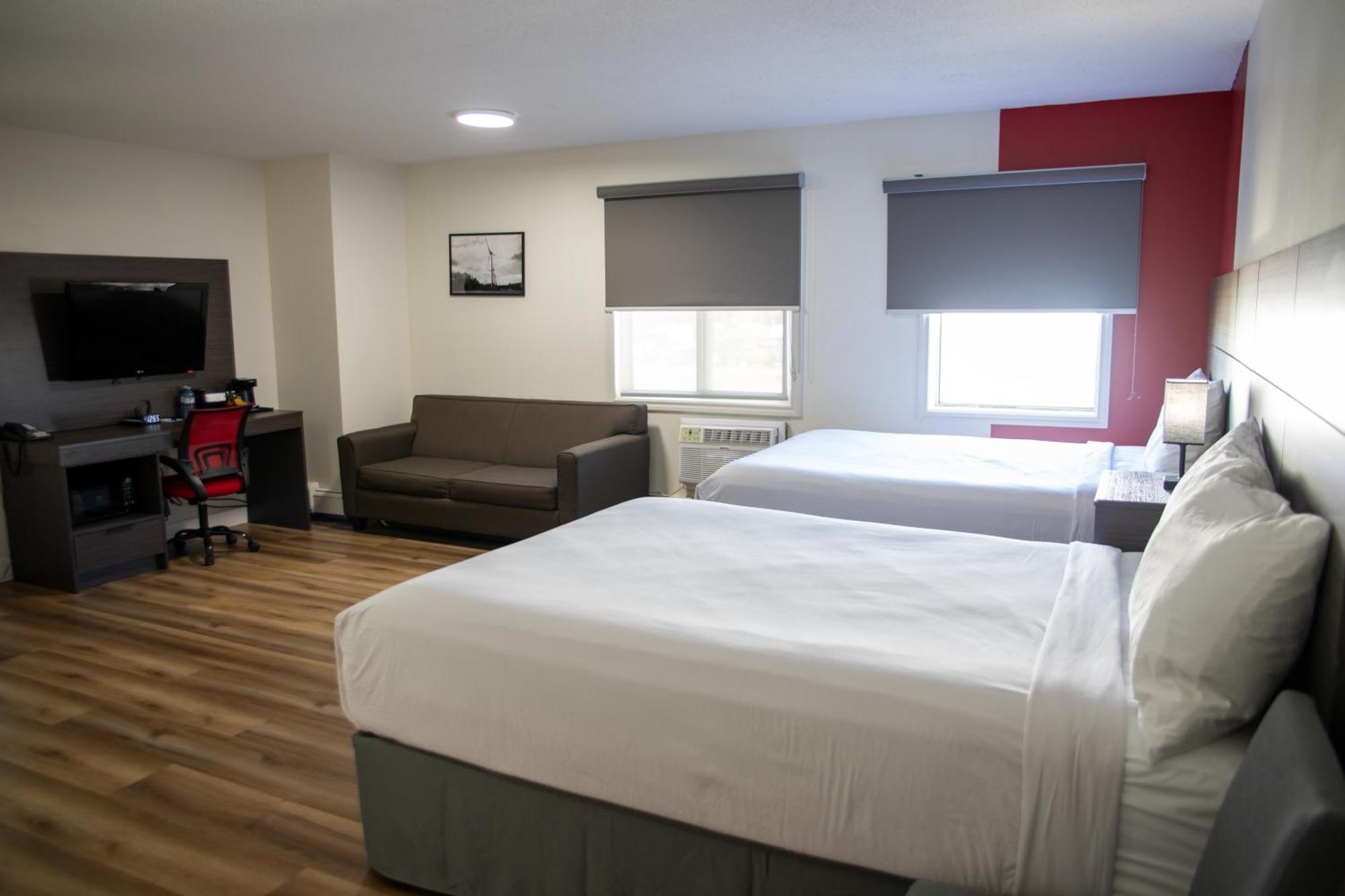 Ramada By Wyndham Dawson Creek Exterior foto