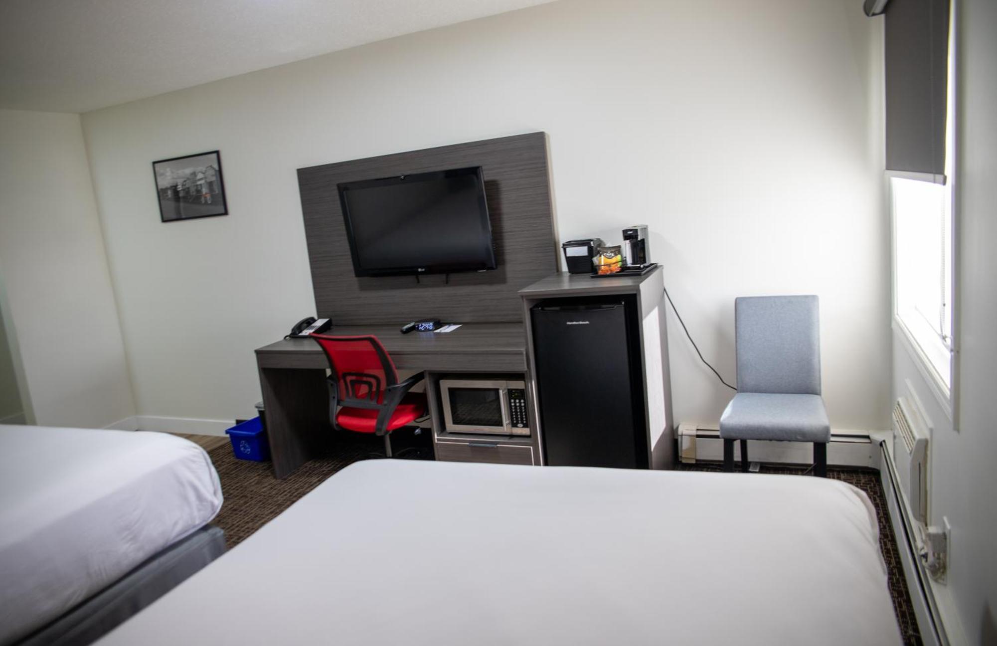 Ramada By Wyndham Dawson Creek Exterior foto
