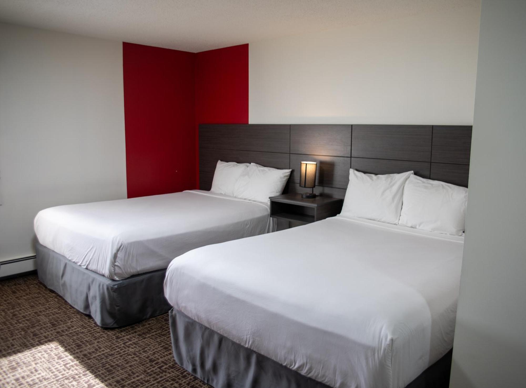 Ramada By Wyndham Dawson Creek Exterior foto
