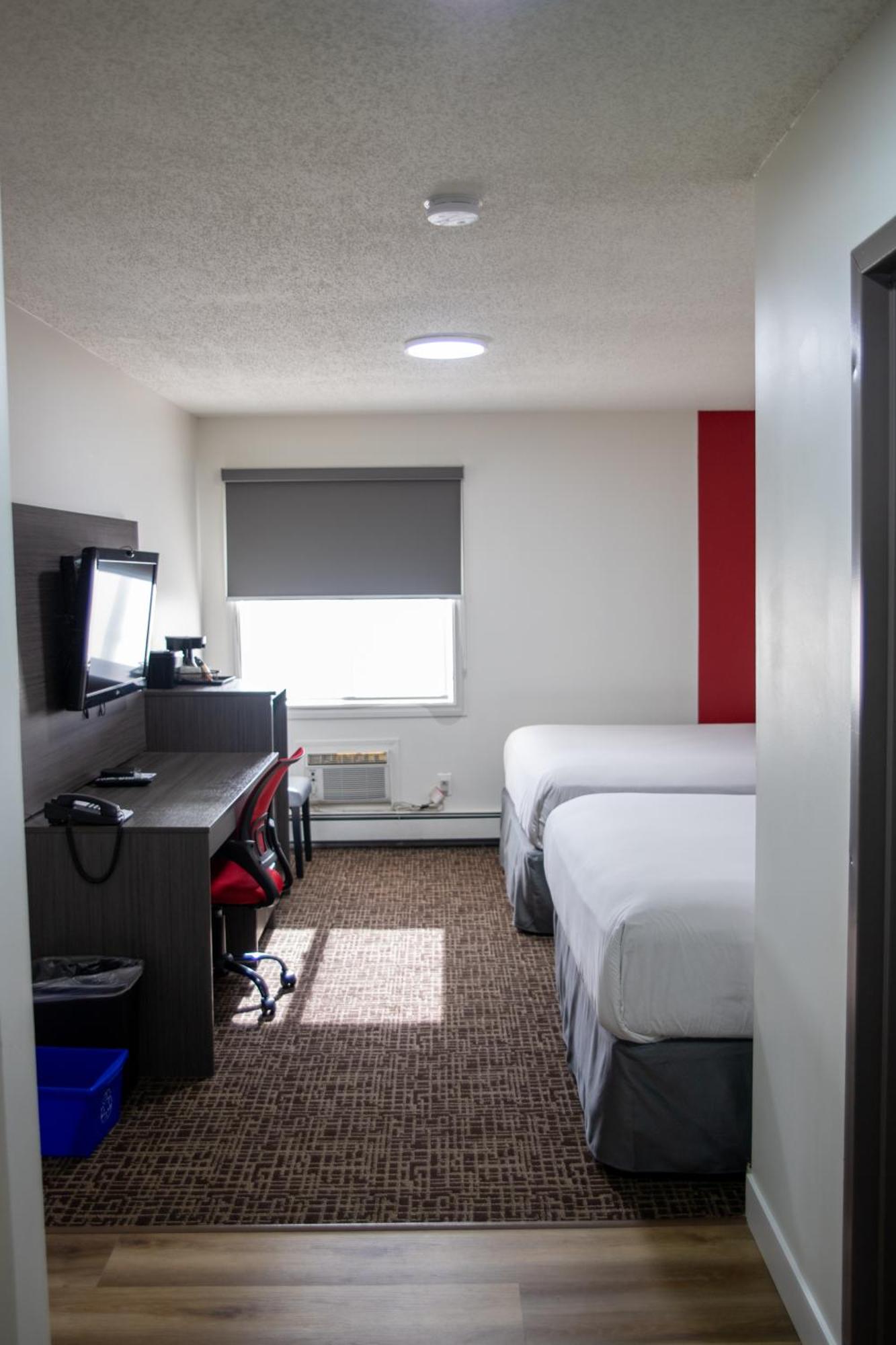 Ramada By Wyndham Dawson Creek Exterior foto
