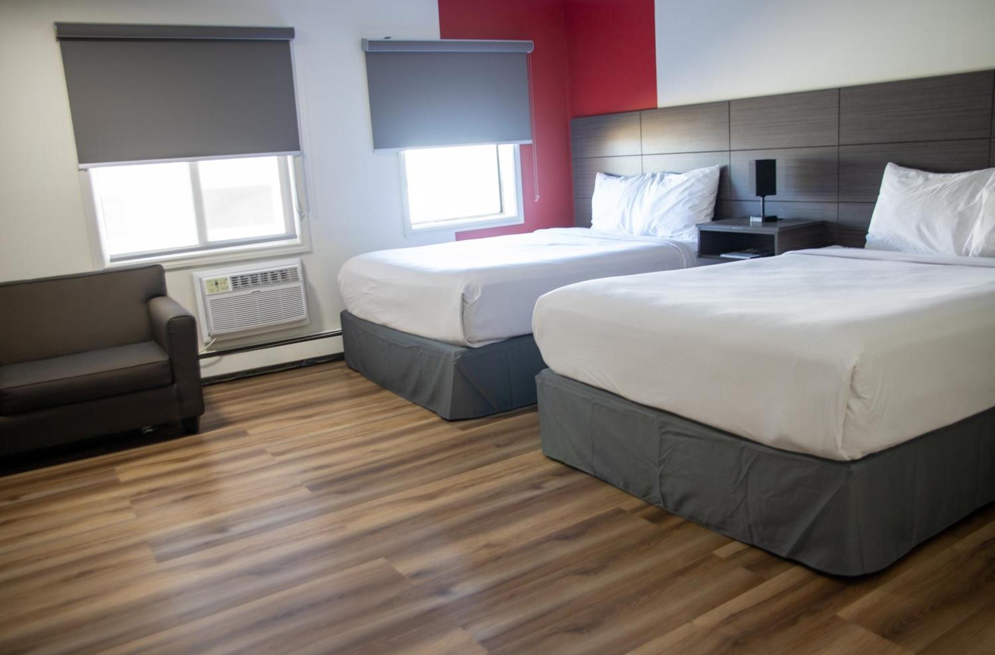 Ramada By Wyndham Dawson Creek Exterior foto