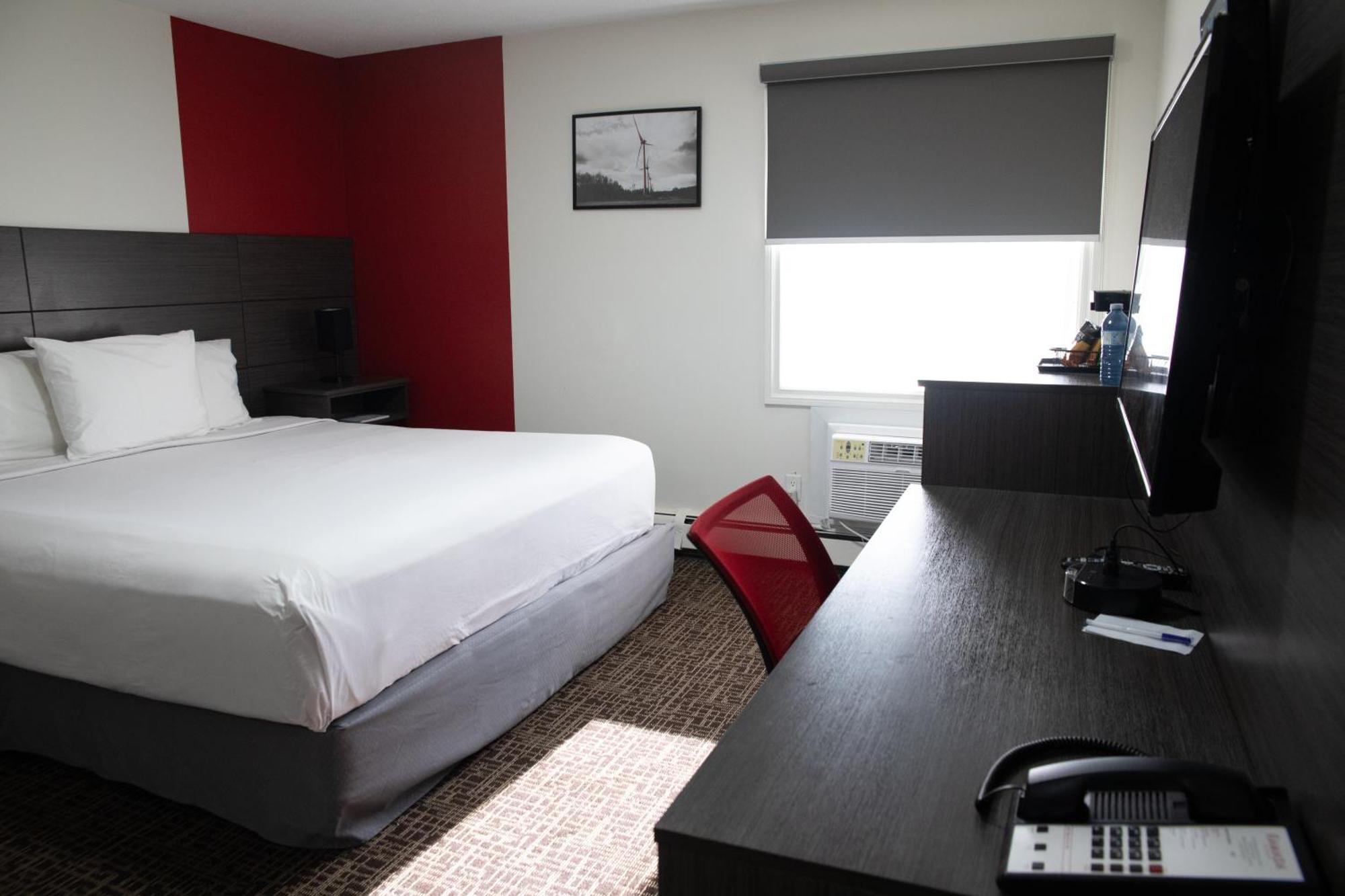 Ramada By Wyndham Dawson Creek Exterior foto