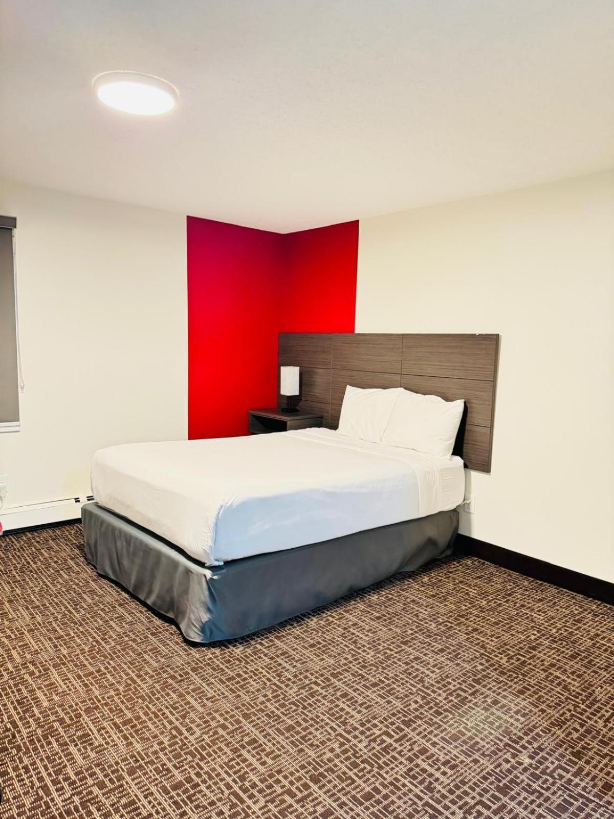 Ramada By Wyndham Dawson Creek Exterior foto