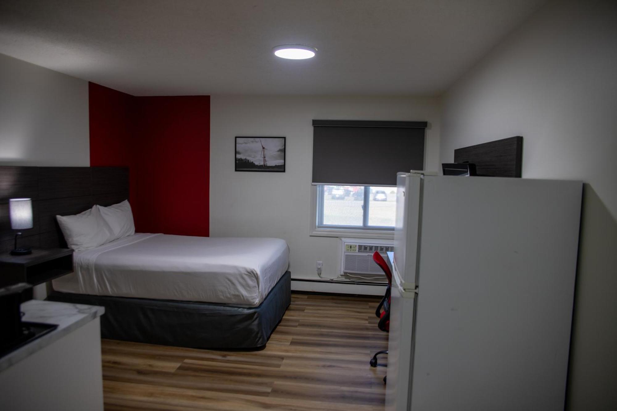 Ramada By Wyndham Dawson Creek Exterior foto