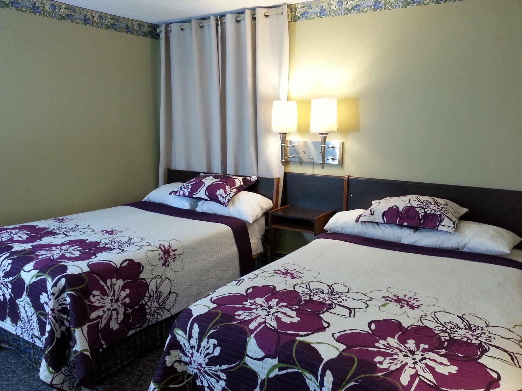 Ramada By Wyndham Dawson Creek Exterior foto