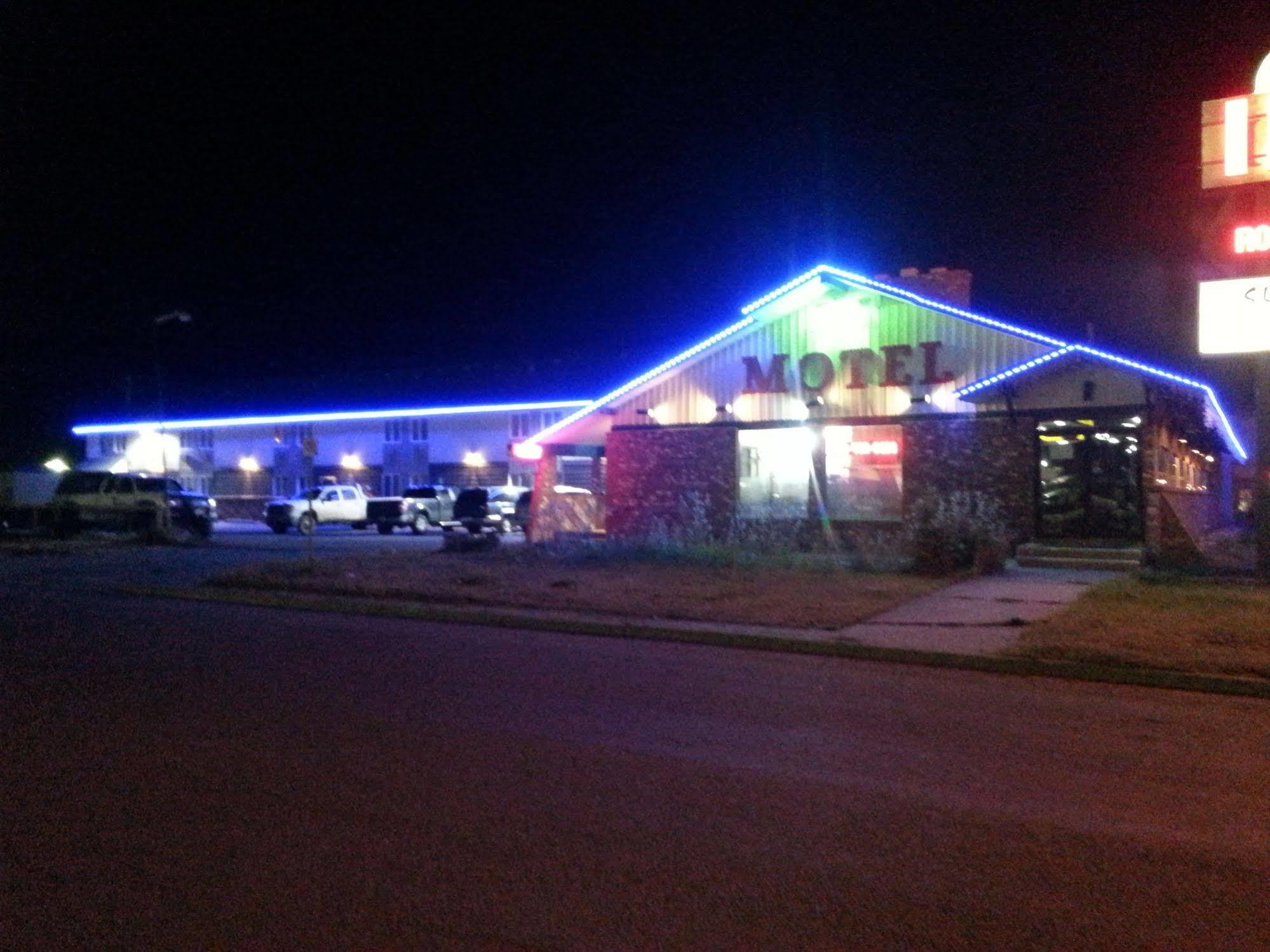 Ramada By Wyndham Dawson Creek Exterior foto